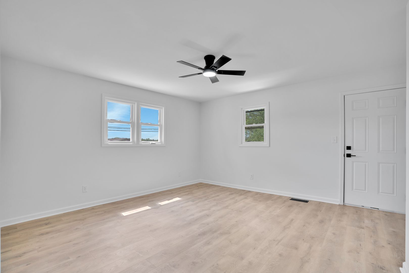 Building Photo - 1857 Memorial Dr