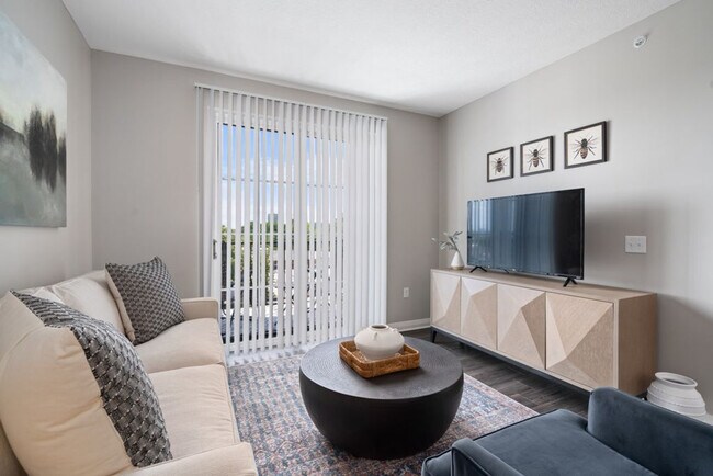 Building Photo - 407 W Rich St