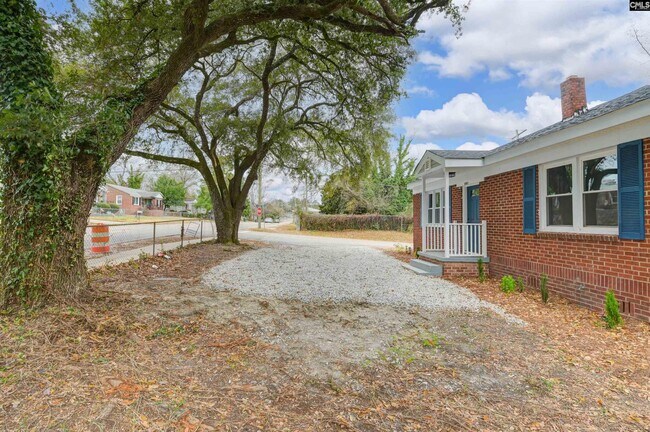 Building Photo - 3001 Truman St