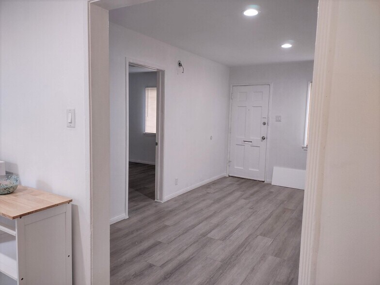 Livingroom - 202 N Florence St