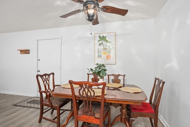 Building Photo - Furnished 1-Bedroom Condo with Modern Upda...