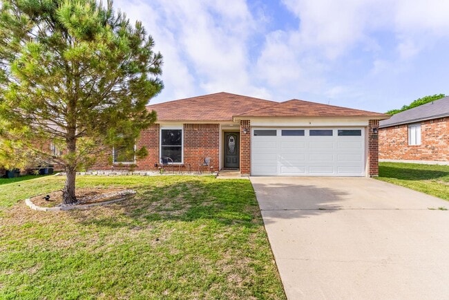 Primary Photo - Beautiful home in available June 1st