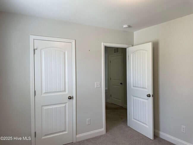 Building Photo - 3135 S Rocklund Ct