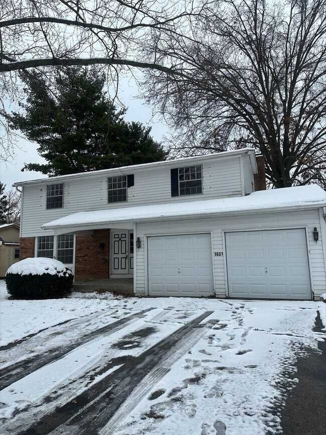 Building Photo - 4 Bed 2 Bath Home in Columbus!