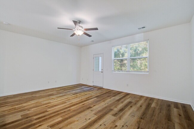 Building Photo - 200 Woodward Rd