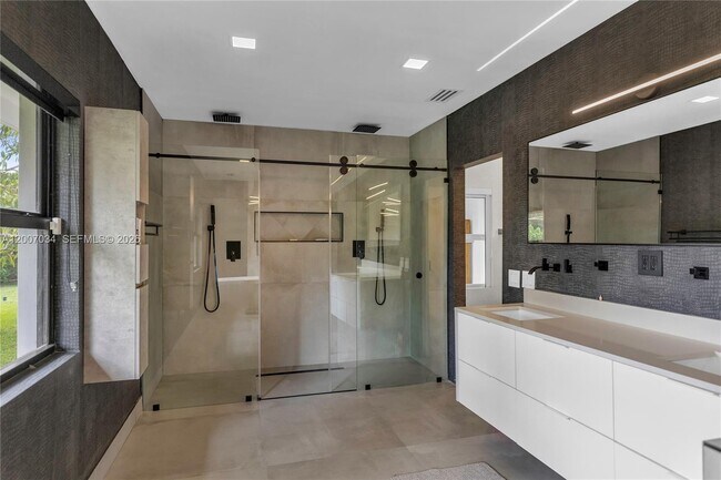 Building Photo - 13540 SW 98th Ct