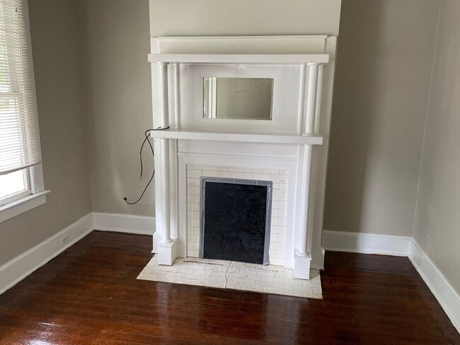 Building Photo - Kentucky Blue House Available in August 2025!