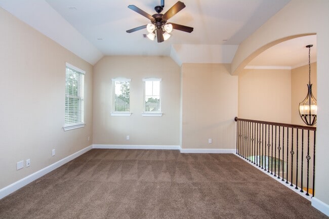 Building Photo - 34 Canoe Bend Ct