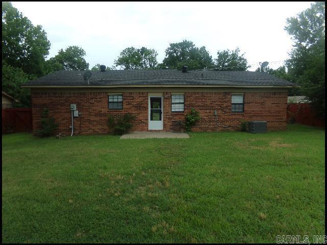 Building Photo - 13 Pheasant Run Dr