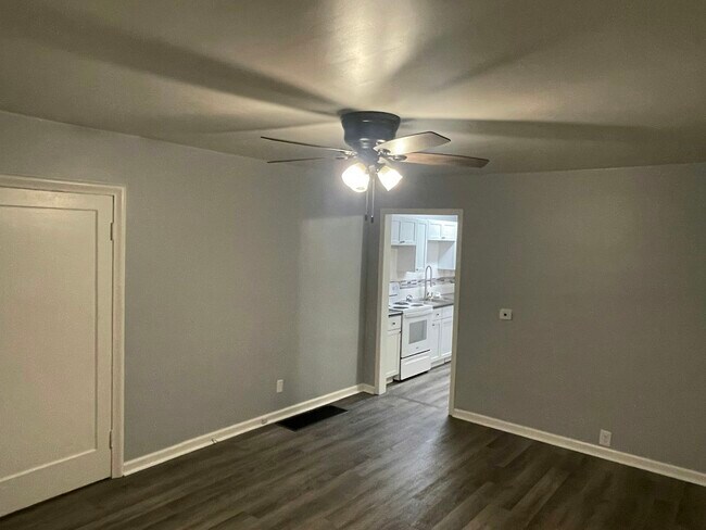 Building Photo - 1517 N Chester Ave