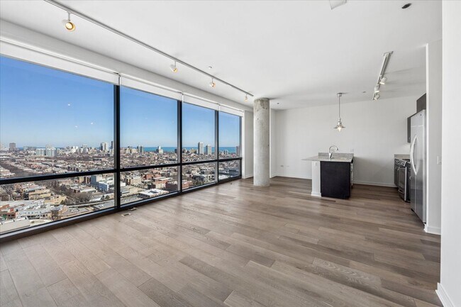 Building Photo - 860 W Blackhawk St