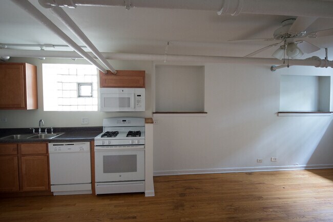 Building Photo - 4356 N Winchester Ave