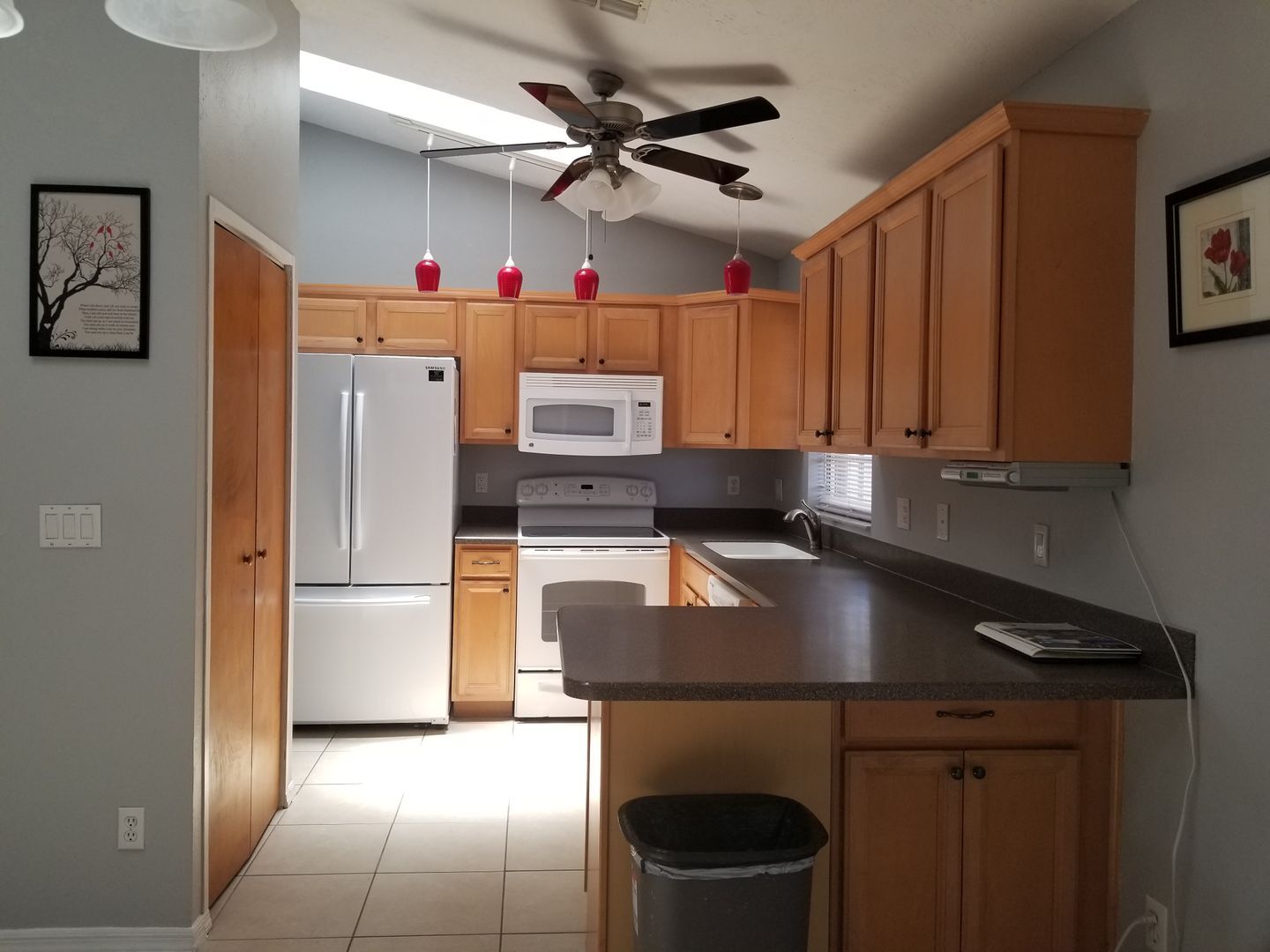 Building Photo - 3824 SW 14th Ave