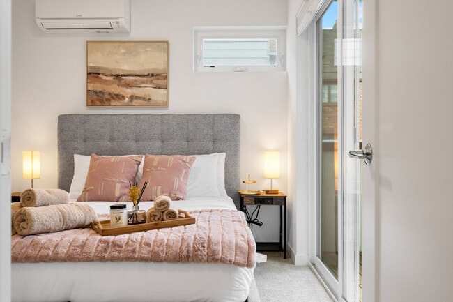 Building Photo - 620D 10th Ave E