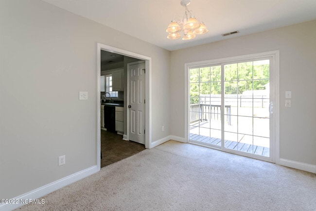 Building Photo - 102 S Park Ln