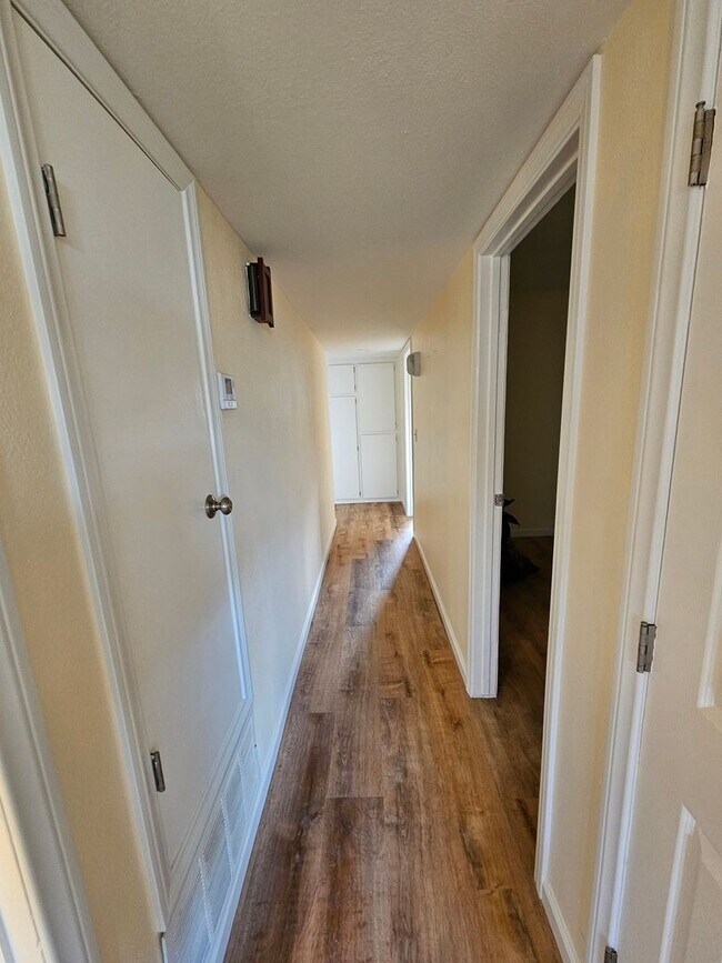 Building Photo - Charming 4-Bedroom Single-Family Home in S...