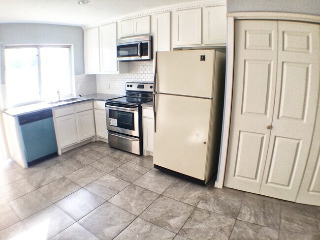 Building Photo - Quaint Home in Peaceful Carrollton Neighborhood!