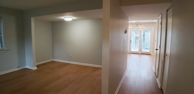 Building Photo - 97 Woodlake Dr