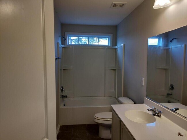 Building Photo - 128 Carolina Wren Ave