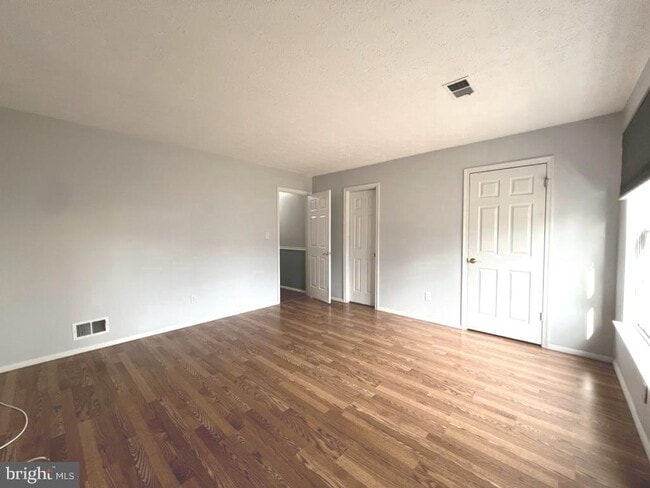 Building Photo - 8220 Grainfield Rd