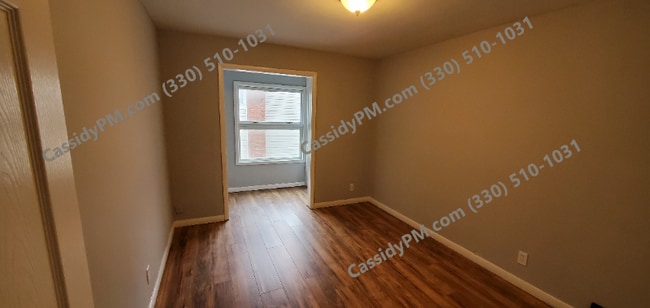 Building Photo - 846 Minota Ave