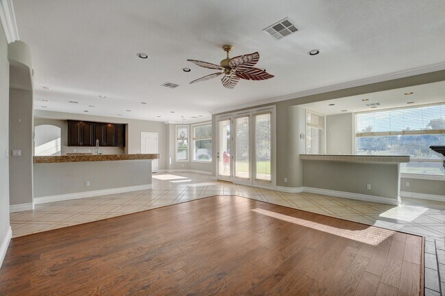 Building Photo - COMING SOON!! $1000 off 1st months Rent Guard-Gated Golf Course Living on the 14th Green!