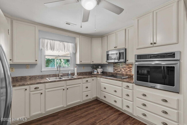 Building Photo - Beautiful 3 Bedroom, 2 Bath Home -135 Yate...