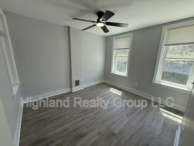 Building Photo - 913 Blunston St