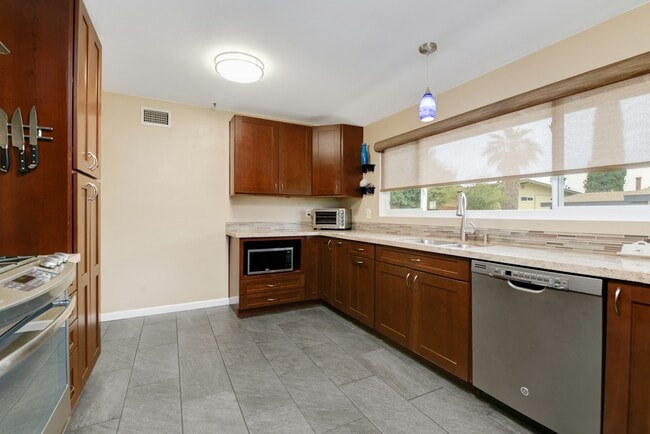 Building Photo - 3909 Nereis Dr