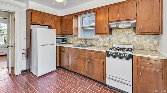 Building Photo - 177 Franklin Ave