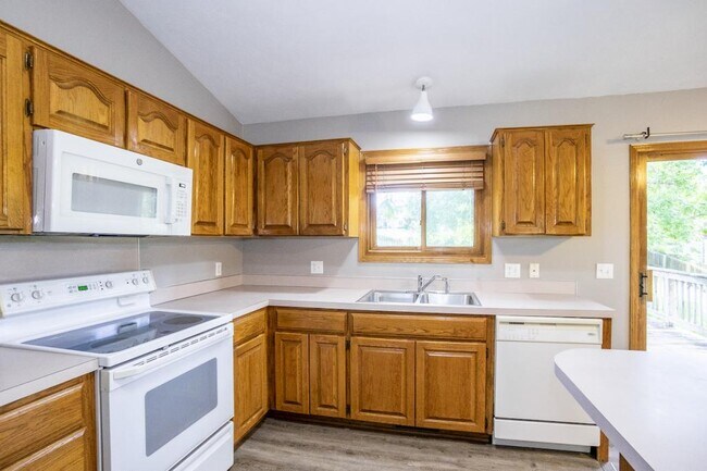 Building Photo - 15355 Papio St