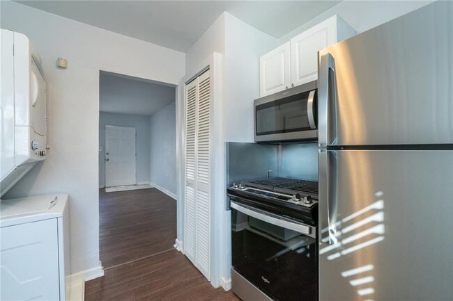 Building Photo - 560 Winton Terrace NE