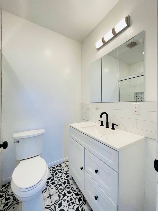 Building Photo - 3990 4th St