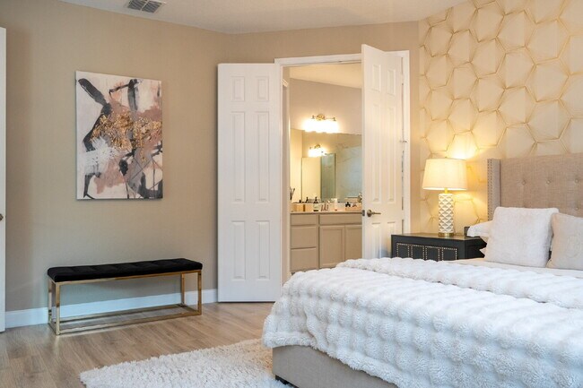 Building Photo - "Spacious 4-Bedroom Retreat with 3 Full Baths in Winter Garden's Serene Sanctuary"