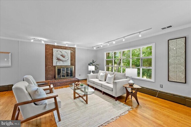 Building Photo - 3035 Hazelton St