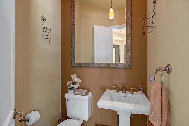 Building Photo - 43721 Chapelton Dr