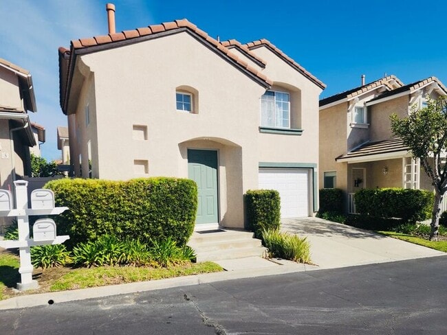 Building Photo - 5 Andaluz