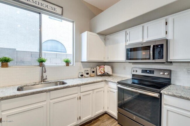 Building Photo - Remodeled 3-bedroom in Chandler