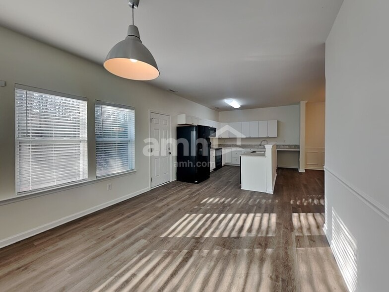 Building Photo - 113 N Cromwell Dr