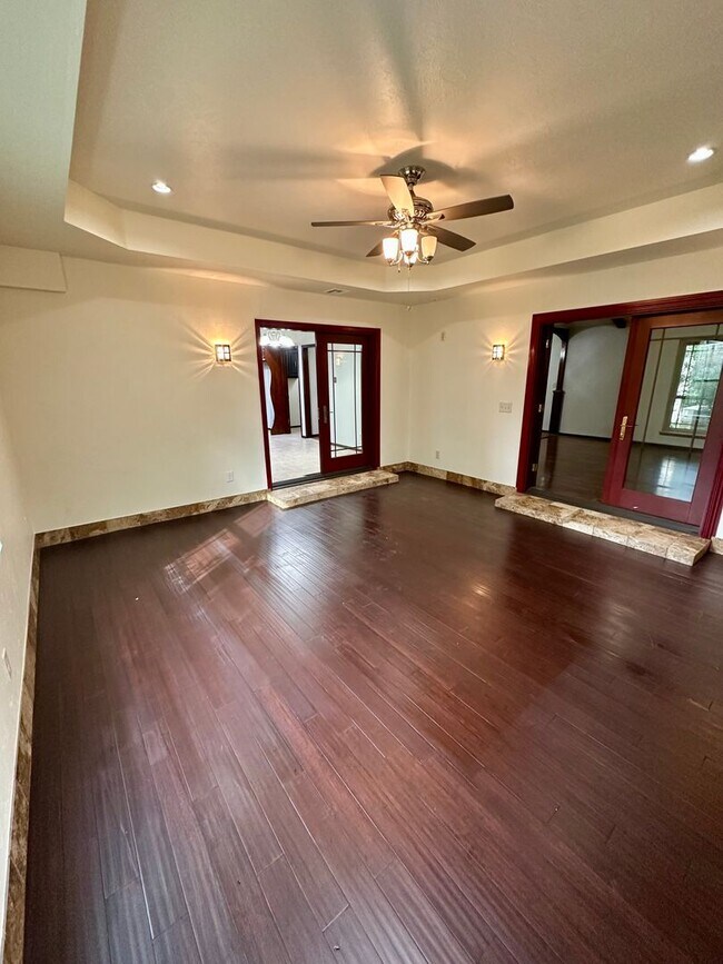 Building Photo - Immaculate major remodeled executive home ...