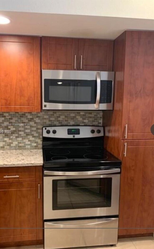 Building Photo - 12840 Vista Isles Dr