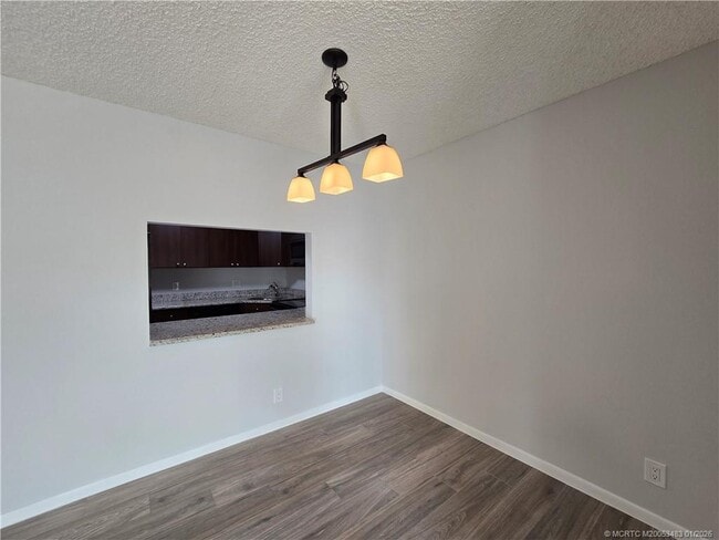 Building Photo - 2114 SW Silver Pine Way