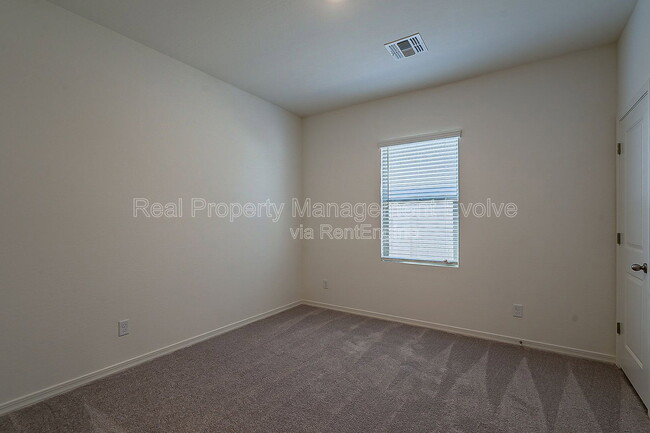 Building Photo - 6450 W Magdalena Ln