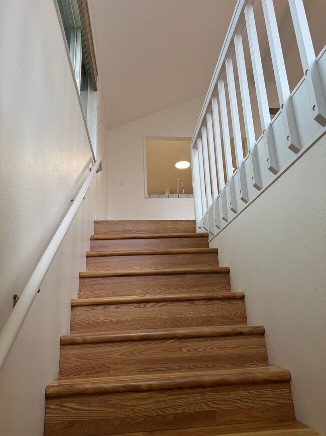 Building Photo - Beautiful 4 bedroom, 3 bathroom home in Eugene! MOVE IN SPECIAL!