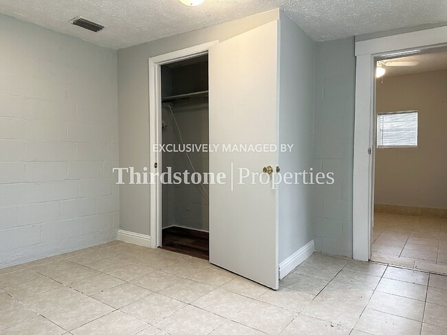 Building Photo - 3048 W 19th St