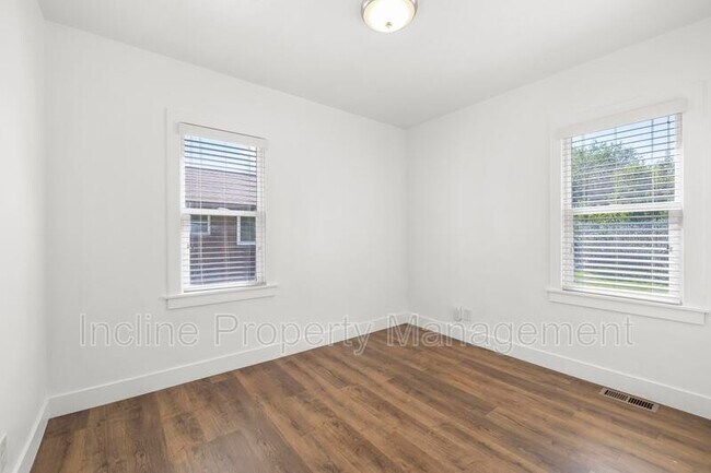 Building Photo - 758 Loveland Ave