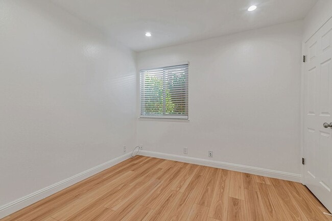 Building Photo - Cupertino Schools - Beautifully Updated Co...