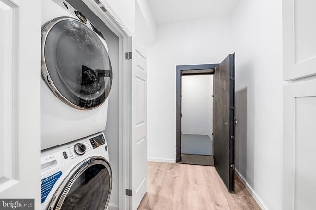 Building Photo - 665 Washington Blvd