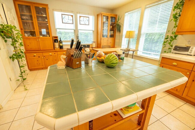 Building Photo - 115 Maybeck St