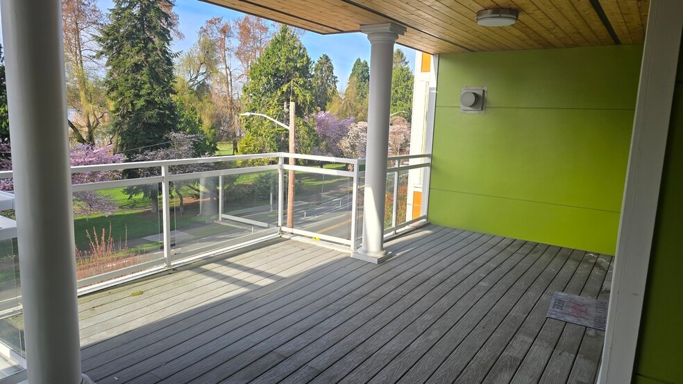 Building Photo - 7440 E Green Lake Dr N